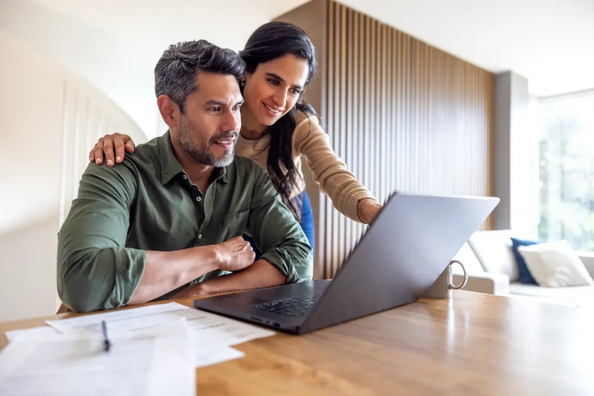 couple-managing-checking-account-online-1200x800