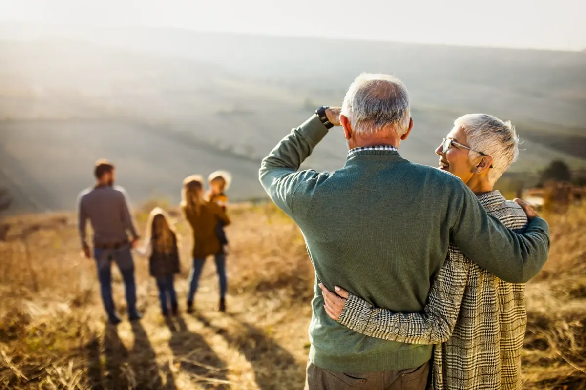 senior-couple-embracing-family-sunset-hill-1200x800